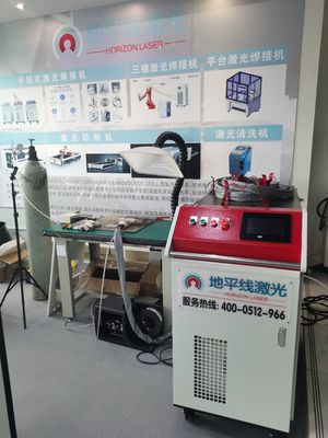 2KW 3 단계 포켓용 레이저 용접기 15m IEC 전원 로봇