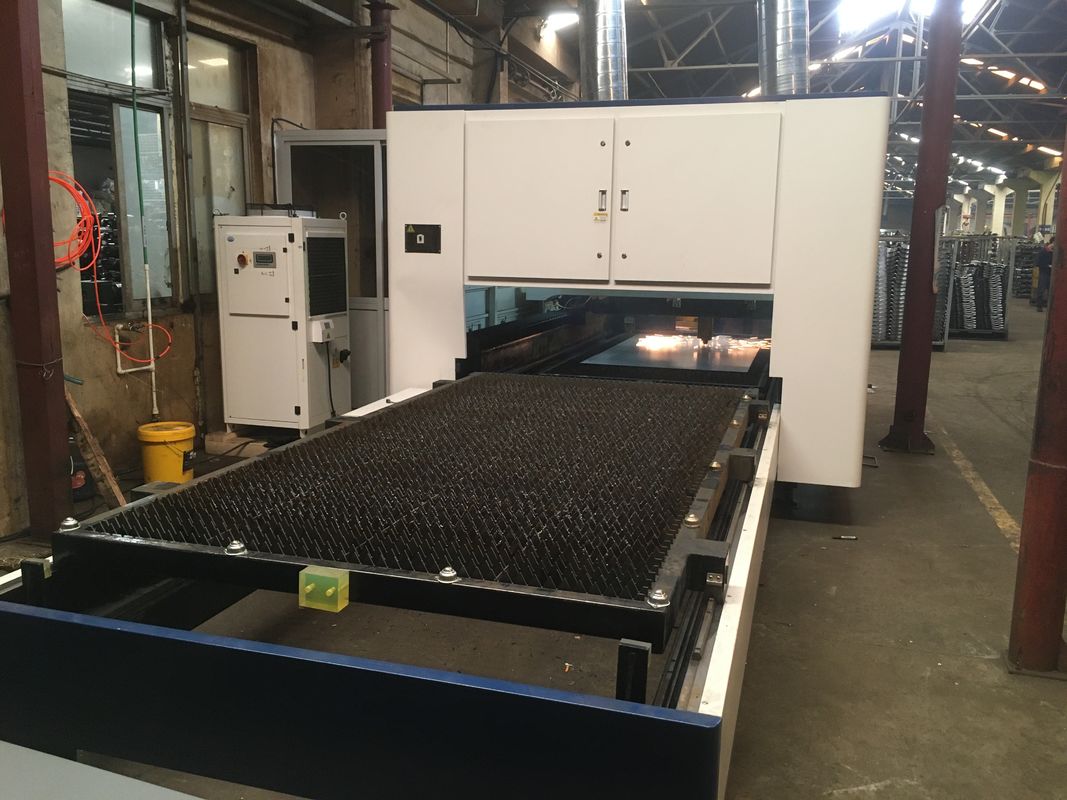 커버와 1500W 4000W CNC 섬유 래이저 커팅 머신 IPG 맥스 3015 교환 테이블