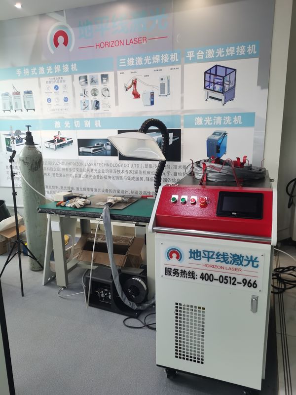 2KW 3 단계 포켓용 레이저 용접기 15m IEC 전원 로봇