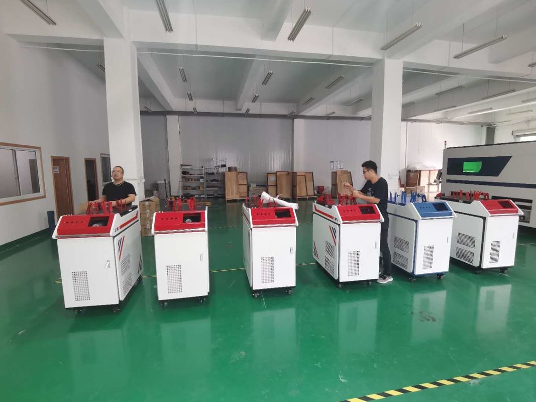 50HZ 6 밀리미터 1000w 포켓용 레이저 용접기 타임즈 지 에너지 분할