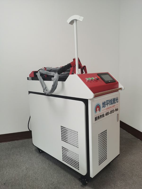 1080nm을 냉각시키는 IEC 2000W 포켓용 레이져 용접기 물