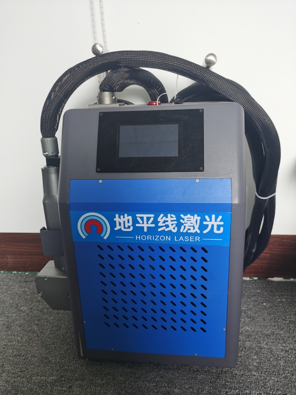 녹 제모를 위해 가지고 다닐 수 있는  50W 배낭 섬유 레이저 크리닝 장치 1064nm
